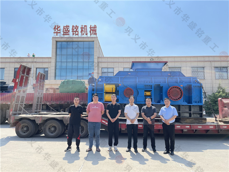 2PGY2000x1200大型全自動(dòng)液壓對(duì)輥破碎機(jī)發(fā)往鉬都--洛陽(yáng)欒川 2PGY2000x1200大型全自動(dòng)液壓對(duì)輥破碎機(jī)發(fā)往鉬都--洛陽(yáng)欒川